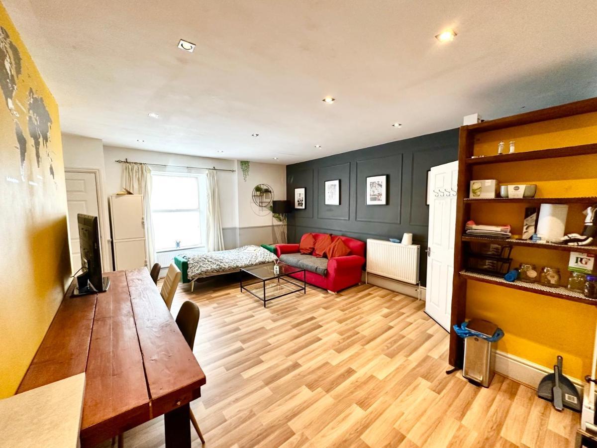 Adeamstays Provides Beautiful Centrally Located 1 And 2 Bed Apartments On Liverpools Boulevard ภายนอก รูปภาพ